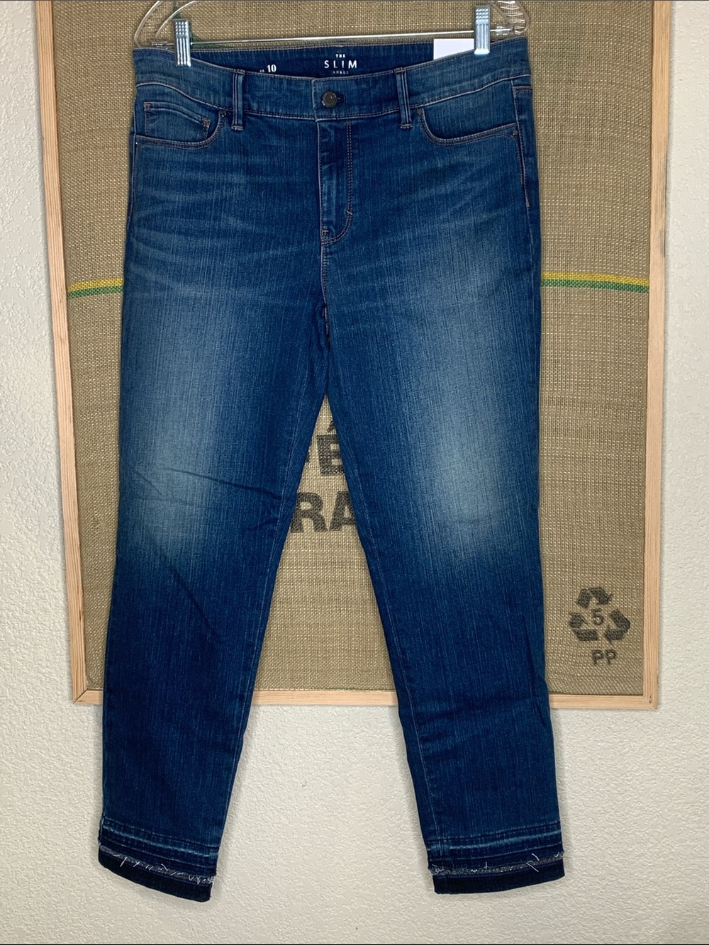 White House Black Market. NWT, slim ankle as 10 ladies Jeans